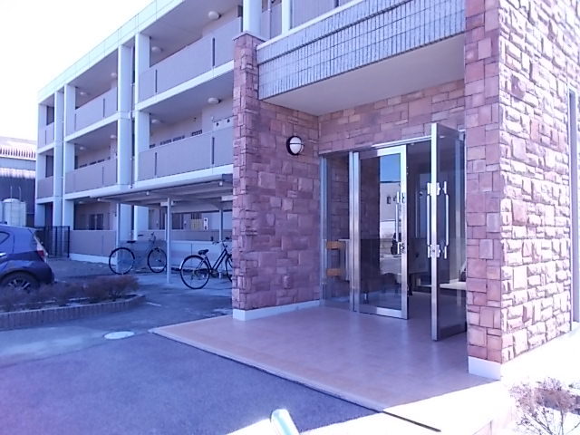 17/25 エントランス