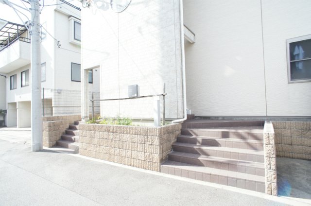 16/16 エントランス