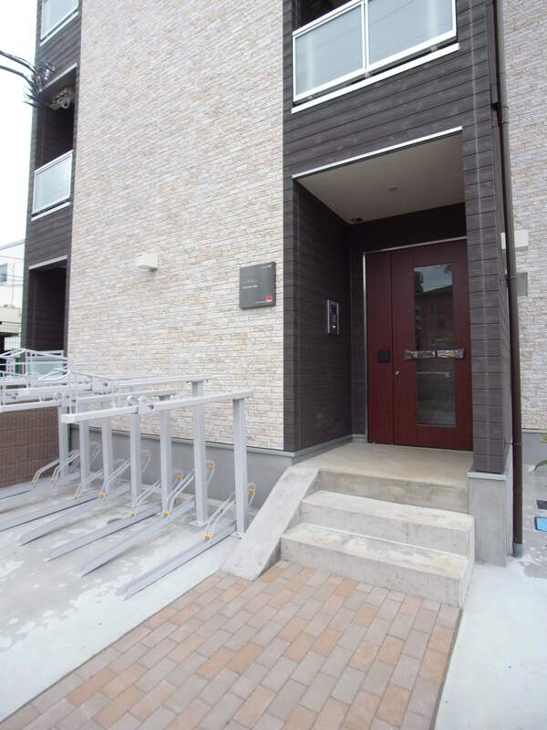 18/19 エントランス