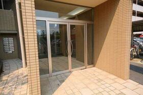 24/30 エントランス