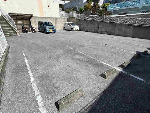 14/14 駐車場