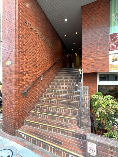 18/20 エントランス