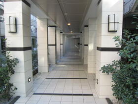 16/16 エントランス