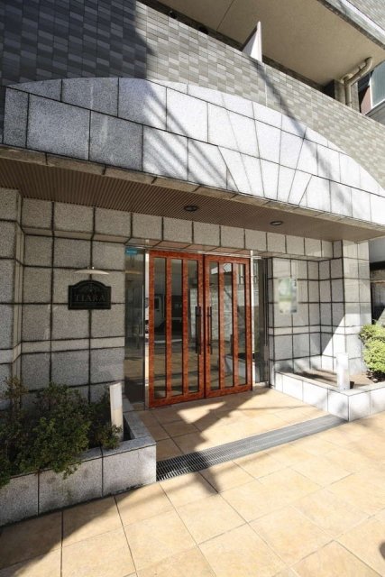 24/30 エントランス