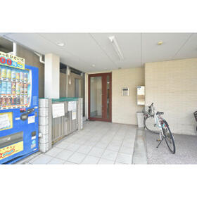 16/16 エントランス