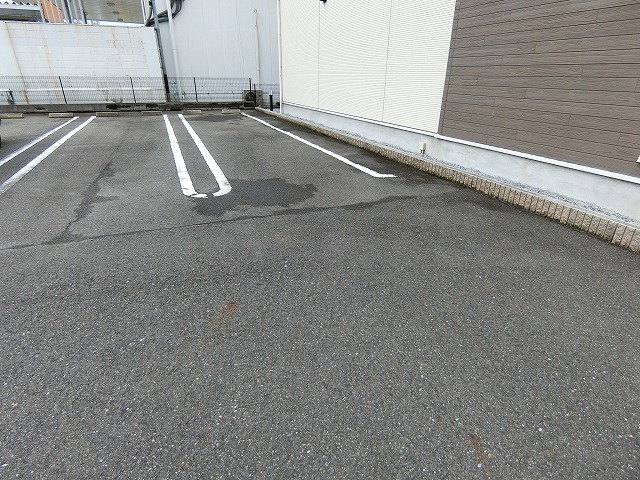 13/19 駐車場