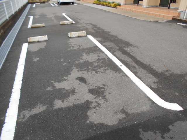 22/28 駐車場