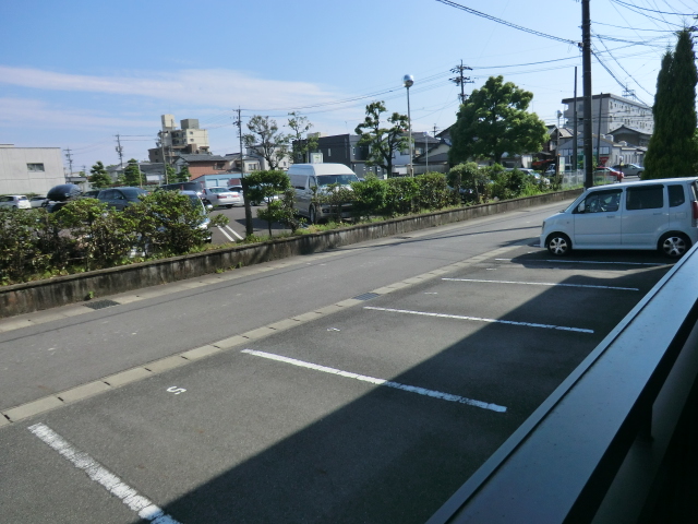 2/5 駐車場