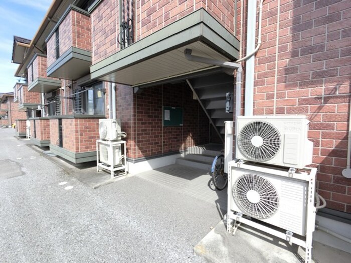 18/27 エントランス