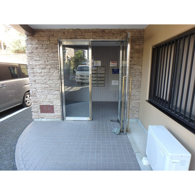 23/23 エントランス