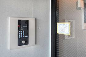 16/16 エントランス