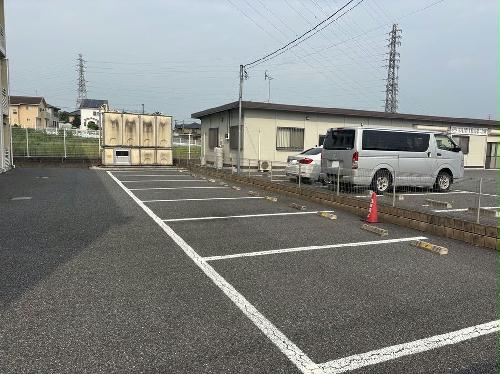 13/18 駐車場