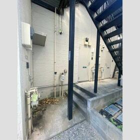 16/19 エントランス