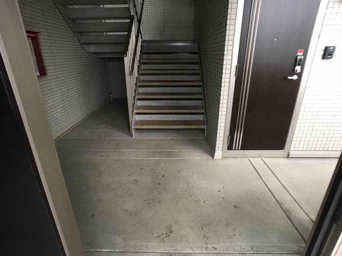 18/27 エントランス