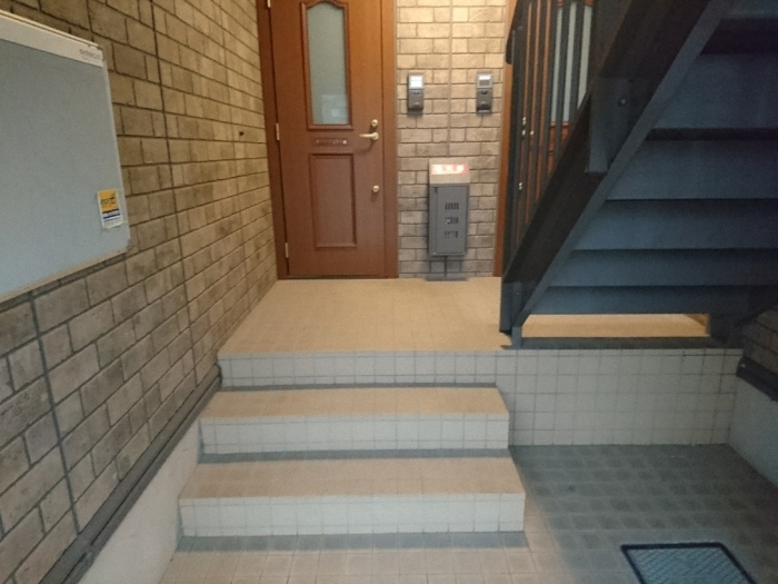 16/18 エントランス