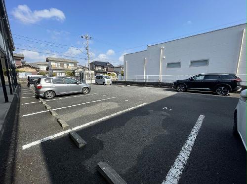 13/14 駐車場