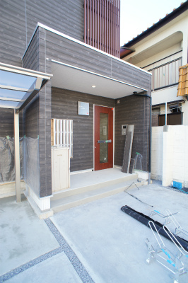 22/23 エントランス