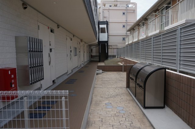 19/27 エントランス