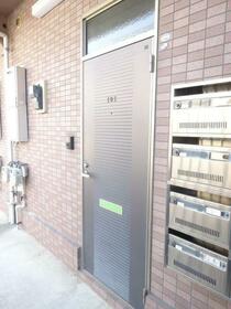 16/16 エントランス