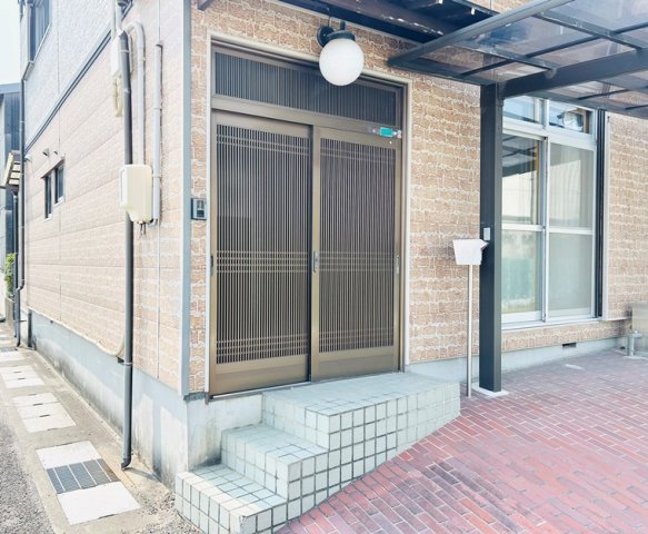 18/19 エントランス