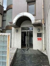 5/5 エントランス