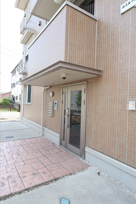 14/15 エントランス