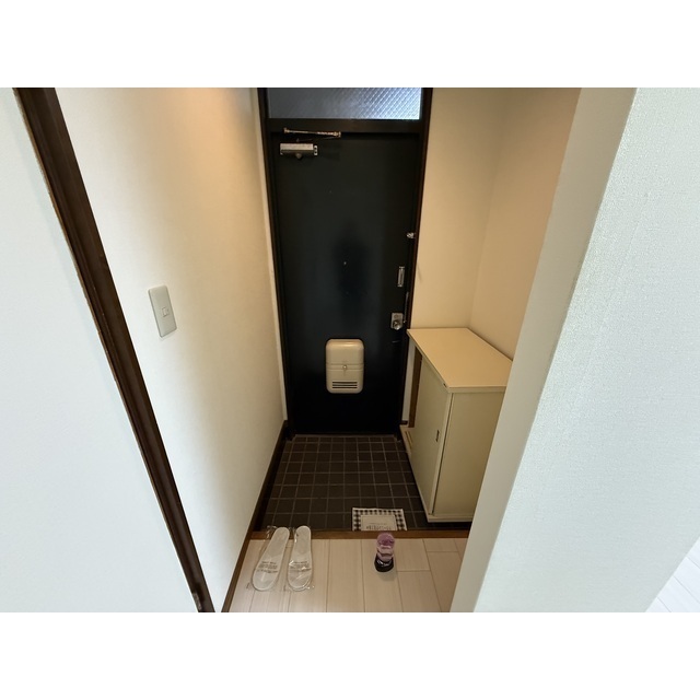 13/26 玄関