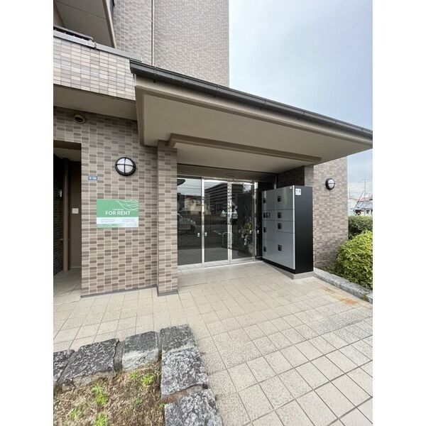 19/30 エントランス