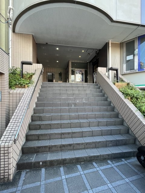 17/25 エントランス