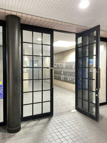 16/16 エントランス