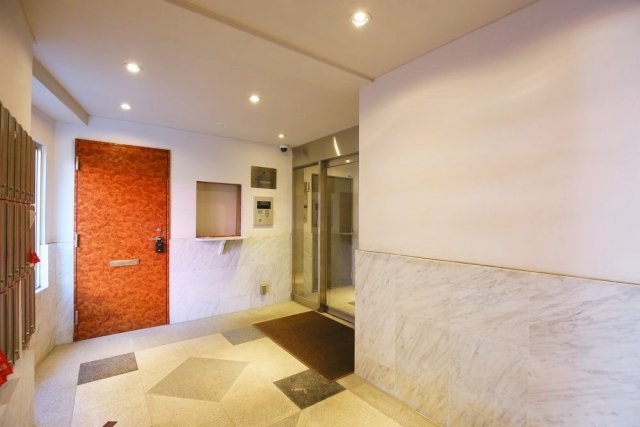 13/14 エントランス