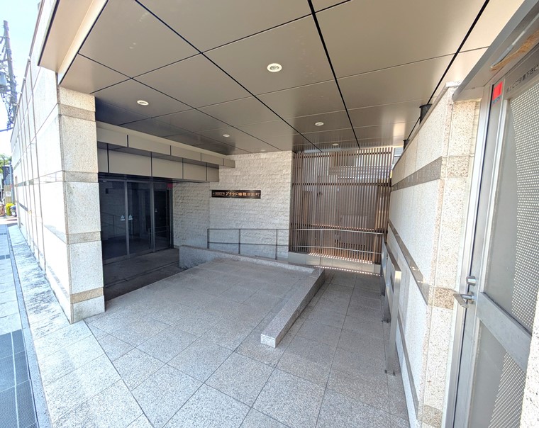 18/18 エントランス