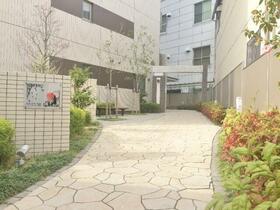 16/16 エントランス