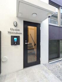 16/19 エントランス