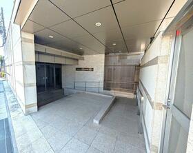 16/16 エントランス