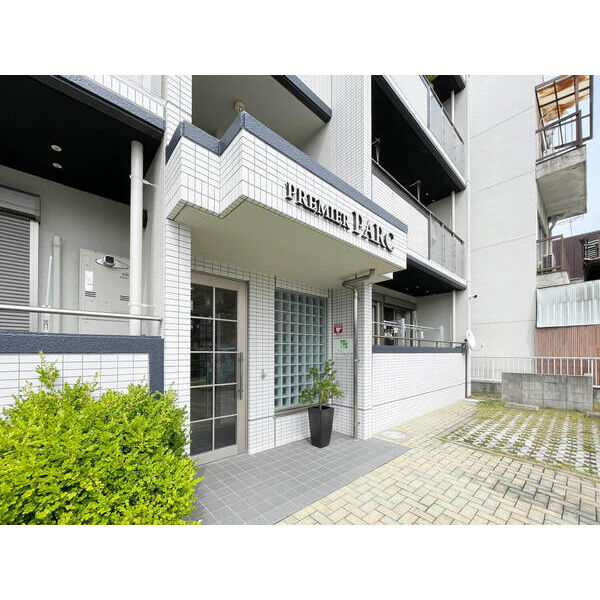 20/21 エントランス