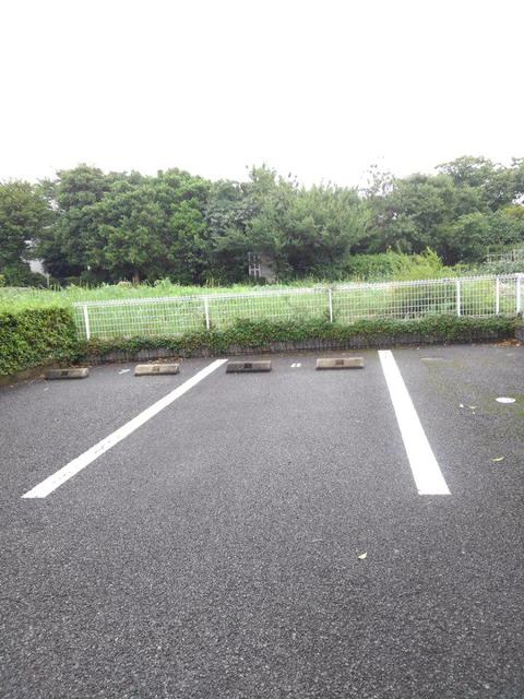 22/28 駐車場