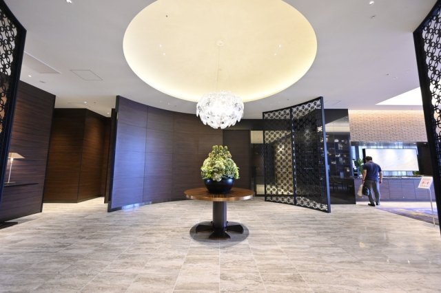 27/30 エントランス