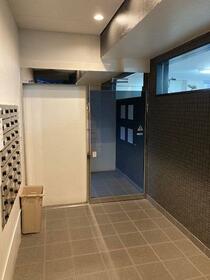 16/16 エントランス