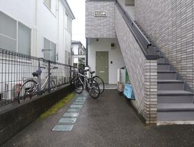 16/16 エントランス