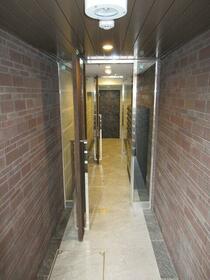 16/16 エントランス