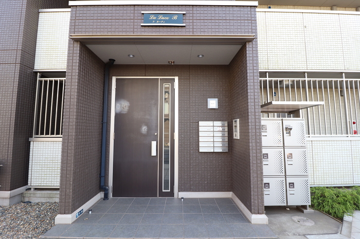 18/27 エントランス