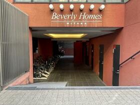 16/16 エントランス