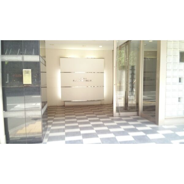 2/2 エントランス