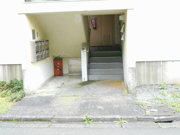 16/17 エントランス