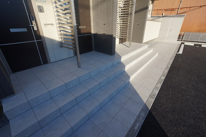 26/28 エントランス