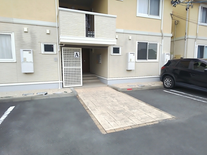 19/27 エントランス