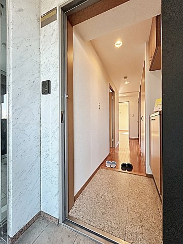 14/30 玄関