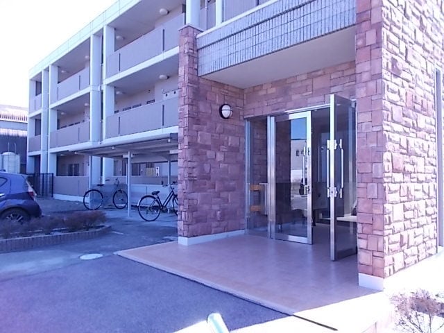 21/28 エントランス