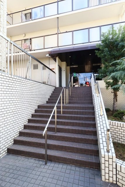 27/30 エントランス